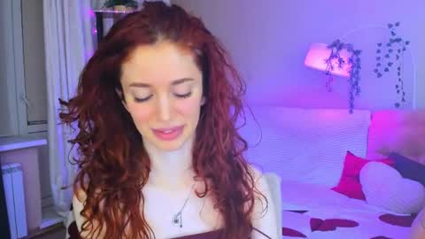 Snapshot of christinaconteeree chatting on June 25, 7:29 pm christinaconteeree online show from June 25, 7:29 pm