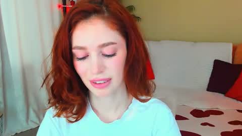 Snapshot of christinaconteeree chatting on July 6, 11:29 am christinaconteeree online show from July 6, 11:29 am