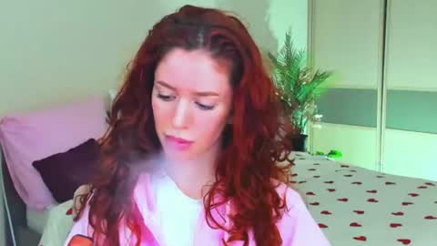 Snapshot of christinaconteeree chatting on July 17, 7:19 pm christinaconteeree online show from July 17, 7:19 pm