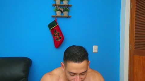 Snapshot of christopher_w chatting on December 7, 3:04 am Christopher online show from December 7, 3:04 am