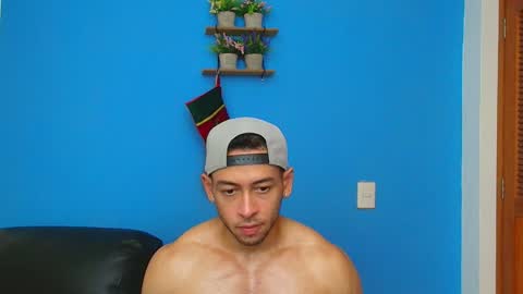 Snapshot of christopher_w chatting on December 23, 2:24 am Christopher online show from December 23, 2:24 am