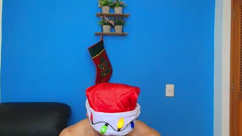 Snapshot of christopher_w chatting on December 24, 12:22 am Christopher online show from December 24, 12:22 am