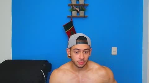 Snapshot of christopher_w chatting on December 29, 3:11 am Christopher online show from December 29, 3:11 am