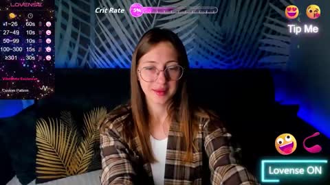 Snapshot of christycrayme chatting on October 2, 10:28 pm ChristyCrayme online show from October 2, 10:28 pm