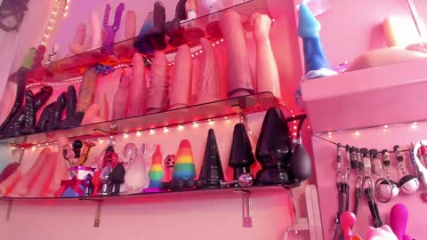 Snapshot of christymilk1 chatting on December 19, 3:40 am christy online show from December 19, 3:40 am