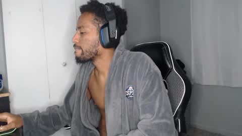 Snapshot of chrisvacherx chatting on December 4, 6:22 am ChrisVacherx online show from December 4, 6:22 am