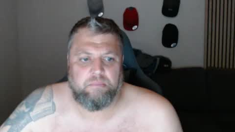 Snapshot of chrizz80 chatting on June 21, 9:39 pm Chrizz online show from June 21, 9:39 pm