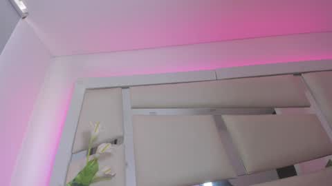 instagram chrystaljade.1 online show from December 3, 4:17 pm