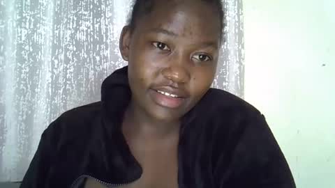 DivaDee online show from April 12, 2:55 pm