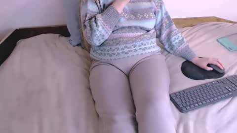 Maia online show from November 27, 7:49 pm