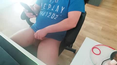 Snapshot of chucky606 chatting on February 8, 11:01 am chucky606 online show from February 8, 11:01 am