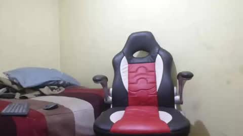 Snapshot of chupameloxxx3 chatting on February 5, 4:59 am el papi online show from February 5, 4:59 am