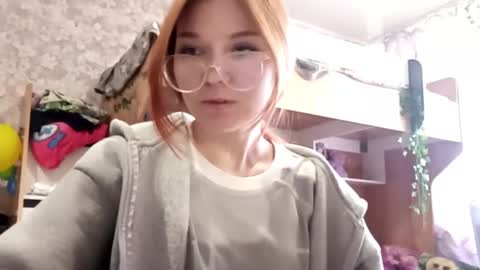Snapshot of cicelylohry chatting on October 22, 9:09 am Hello Eva here Help me to make 100 thumbs up 333 online show from October 22, 9:09 am
