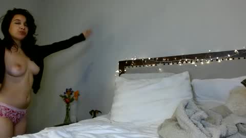 Snapshot of cicithesweetest chatting on February 17, 12:01 pm cicithesweetest online show from February 17, 12:01 pm