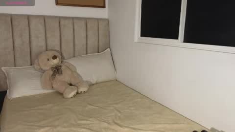 Mia online show from March 24, 5:34 am