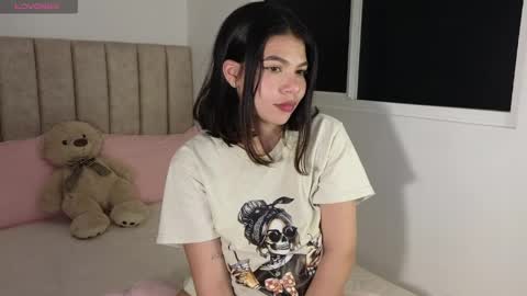 Snapshot of cielo_18d chatting on April 30, 5:25 am Mia online show from April 30, 5:25 am