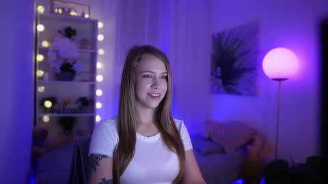 Snapshot of cindy_grey_ chatting on September 23, 6:33 pm Cintybaby online show from September 23, 6:33 pm