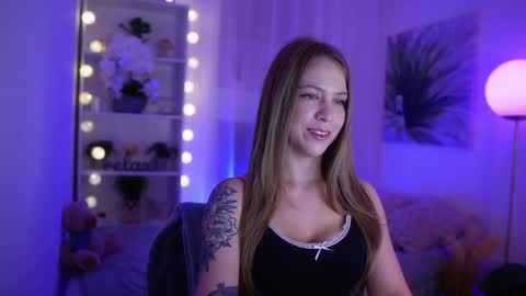 Snapshot of cindy_grey_ chatting on September 28, 6:35 pm Cintybaby online show from September 28, 6:35 pm