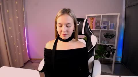 cindylovesmith online show from March 15, 6:08 am