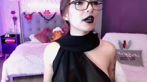 Snapshot of cinnamon_bite chatting on December 20, 1:18 pm cinnamon_bite online show from December 20, 1:18 pm