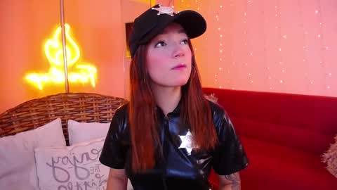 Snapshot of cinnamon_bite chatting on January 11, 1:16 pm cinnamon_bite online show from January 11, 1:16 pm