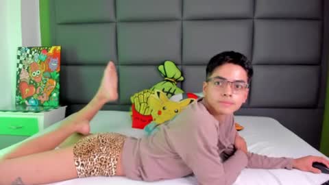 Snapshot of cinnamon_boyx chatting on March 4, 7:54 pm Cinna Boy online show from March 4, 7:54 pm