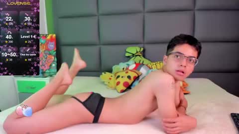 Snapshot of cinnamon_boyx chatting on March 8, 9:08 pm Cinna Boy online show from March 8, 9:08 pm