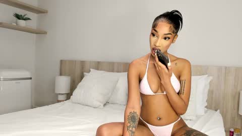 Snapshot of cinnamon_lips07 chatting on May 2, 1:32 am Indie online show from May 2, 1:32 am