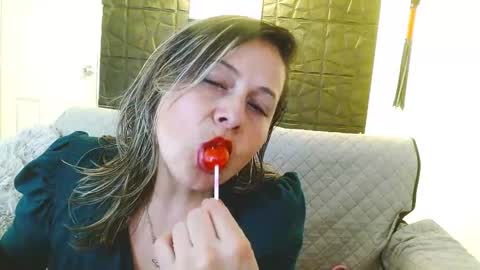 Snapshot of cinthia1609 chatting on September 27, 8:47 pm cinthia1609 online show from September 27, 8:47 pm