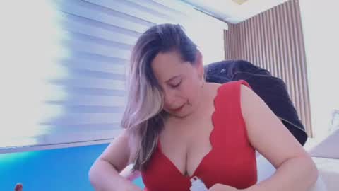Snapshot of cinthya_roberts chatting on June 22, 7:22 pm Cinthya online show from June 22, 7:22 pm