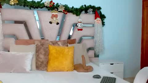 Cintia Hills online show from December 28, 3:58 am