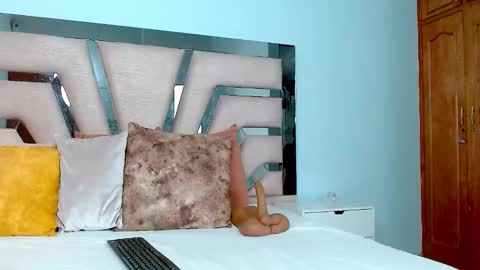 Cintia Hills online show from January 4, 3:40 am