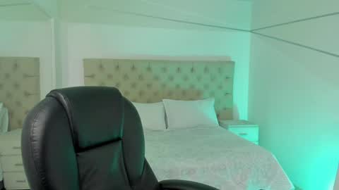 Snapshot of cintiacolins chatting on December 13, 8:26 pm CintiaCollins online show from December 13, 8:26 pm