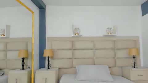 CintiaCollins  online show from December 2, 8:04 pm