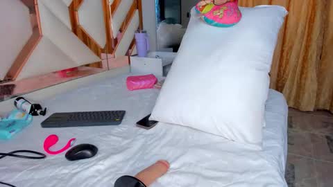 Cintia online show from October 3, 12:24 pm