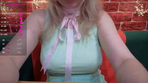 citrusblissss online show from December 22, 2:14 pm