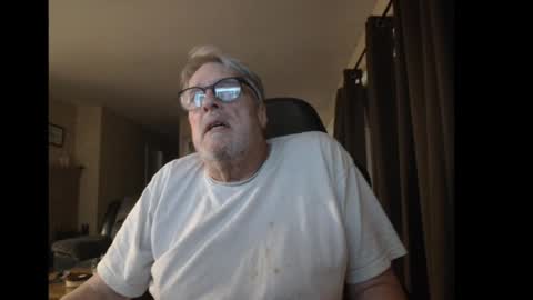 Snapshot of cjscout chatting on December 5, 1:58 am cjscout online show from December 5, 1:58 am