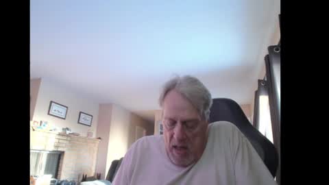 Snapshot of cjscout chatting on December 6, 9:57 pm cjscout online show from December 6, 9:57 pm