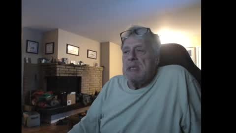 Snapshot of cjscout chatting on December 11, 12:02 am cjscout online show from December 11, 12:02 am