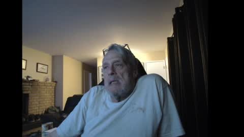 Snapshot of cjscout chatting on December 18, 7:47 am cjscout online show from December 18, 7:47 am