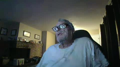 Snapshot of cjscout chatting on January 4, 9:43 am cjscout online show from January 4, 9:43 am