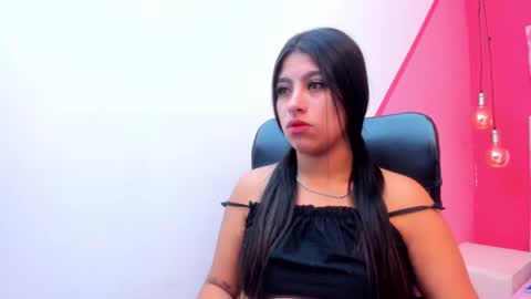 Snapshot of claire_aristizabal chatting on January 6, 12:02 pm claire aristizabal online show from January 6, 12:02 pm