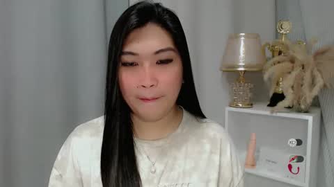 Snapshot of claire_wntr chatting on May 5, 3:47 am CLAIRE online show from May 5, 3:47 am