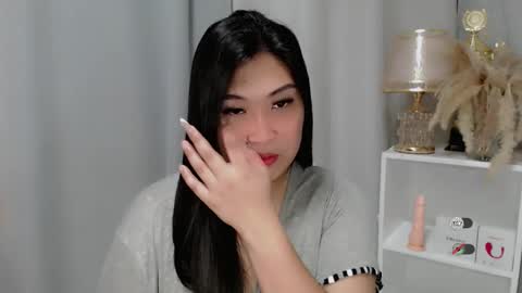 Snapshot of claire_wntr chatting on May 23, 4:29 am CLAIRE online show from May 23, 4:29 am