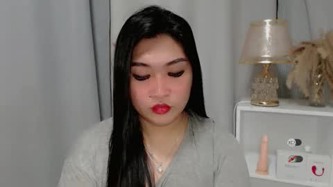 Snapshot of claire_wntr chatting on June 4, 4:40 am CLAIRE online show from June 4, 4:40 am