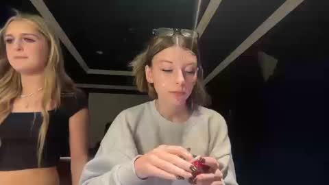 Snapshot of clairewalkerr chatting on October 16, 12:44 am clairewalkerr online show from October 16, 12:44 am