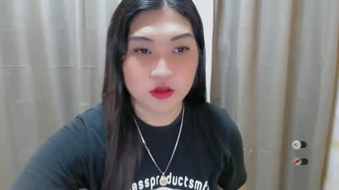 Snapshot of clairewntr_ chatting on December 9, 10:11 am CLAIRE online show from December 9, 10:11 am