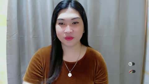Snapshot of clairewntr_ chatting on December 11, 3:02 am CLAIRE online show from December 11, 3:02 am