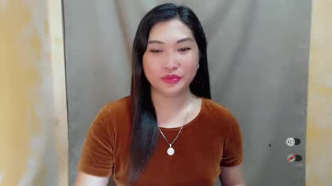 Snapshot of clairewntr_ chatting on December 12, 1:49 pm CLAIRE online show from December 12, 1:49 pm