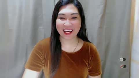 Snapshot of clairewntr_ chatting on December 14, 4:23 am CLAIRE online show from December 14, 4:23 am